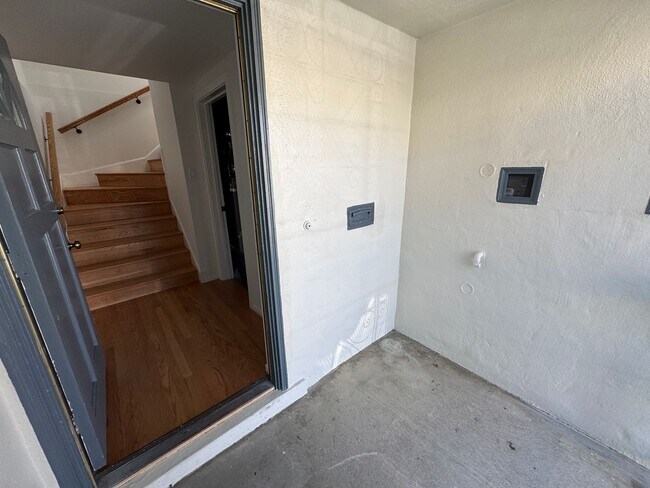 Foto del edificio - Remodeled 2BR/1BA Single Family Home in Su...