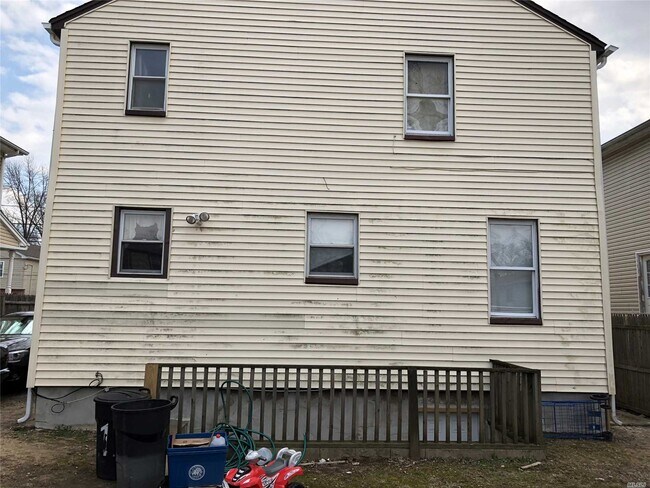 Building Photo - 155 Wellesley St