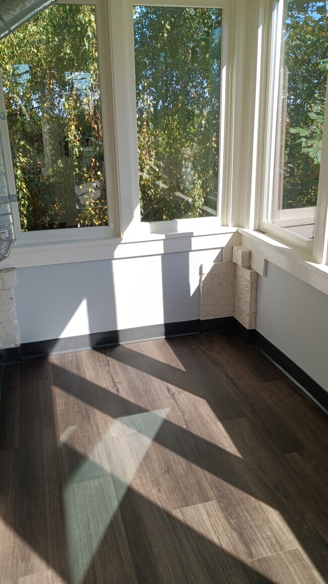 Sunroom - 400 Blaine St