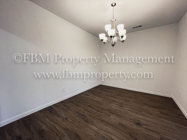 Building Photo - 655 Excelsior Dr