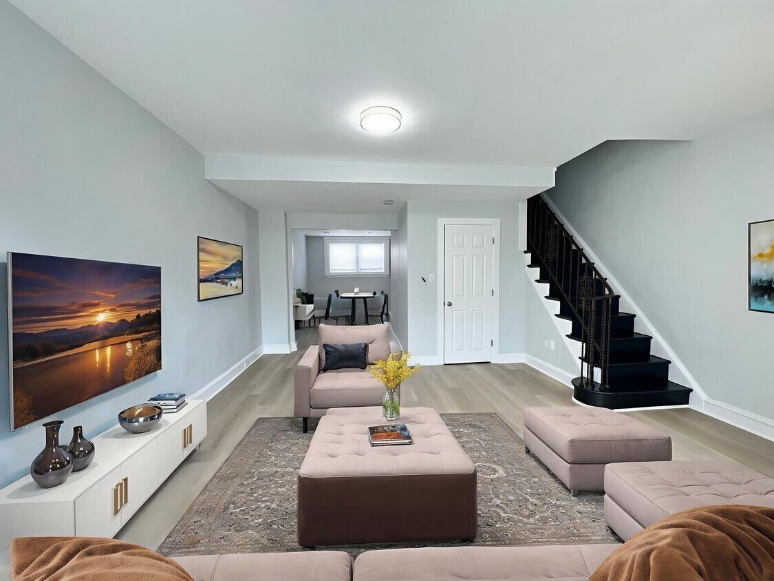 Primary Photo - Beautiful & spacious 3b/1.5b home