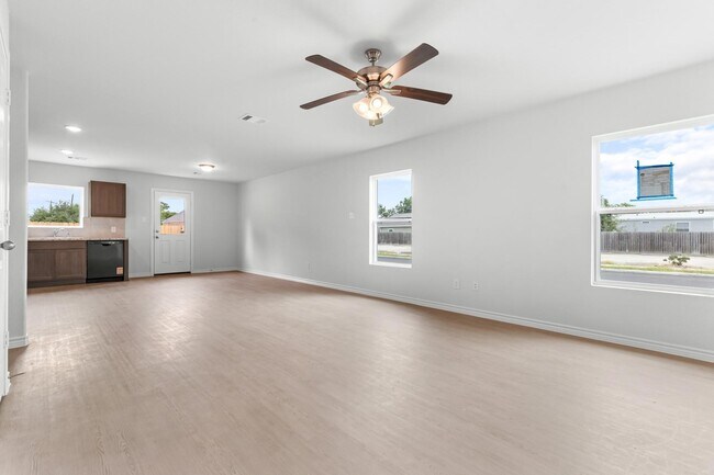 Foto del edificio - 1204 Daniel St