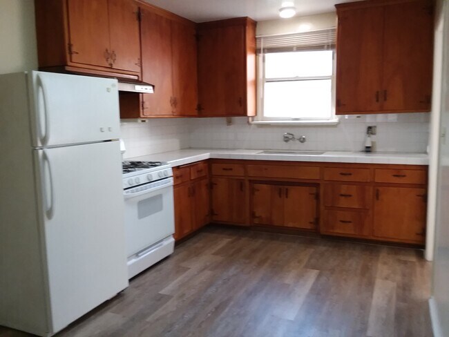 Kitchen - 122 S Greenwood Ave