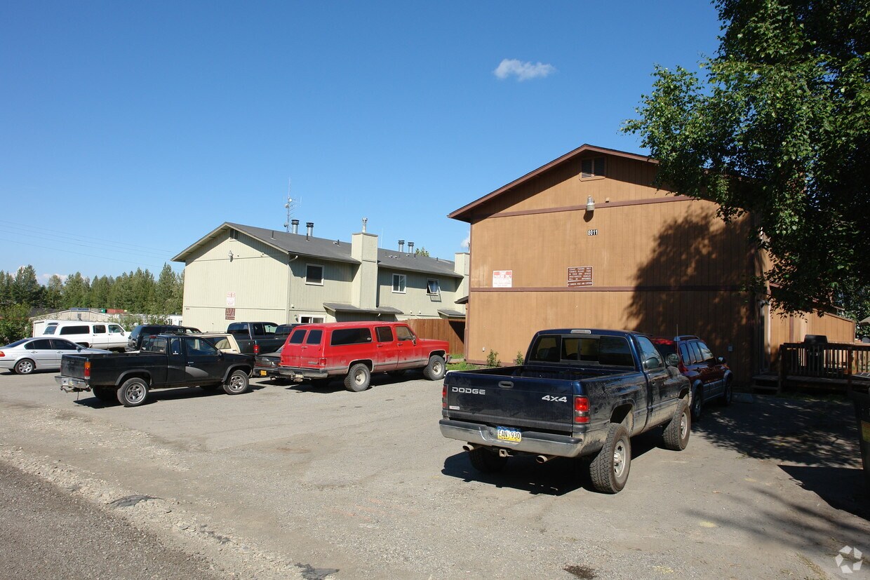 Primary Photo - 8001-8011 Briarwood St