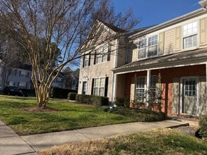 Building Photo - 712 Canyon Lake Cir