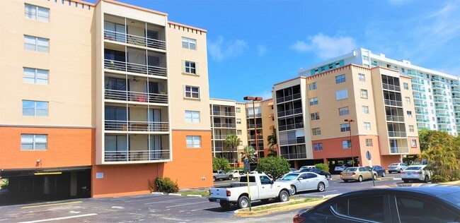 Foto del edificio - 2821 NE 163rd St