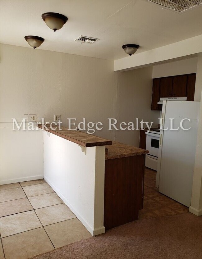 Building Photo - 1702 W Yuma St