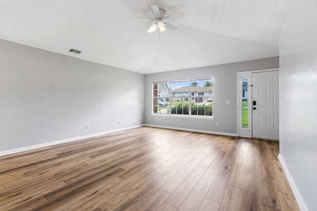 Building Photo - 3 BED | 2 BATH | NEWLY RENOVATED