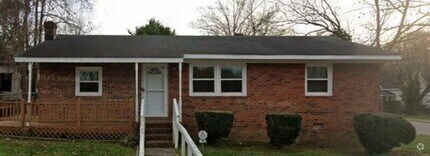 Building Photo - 402 E Stronach Ave