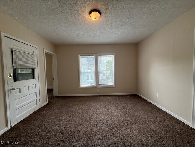 Foto del edificio - 1374 E 115th St