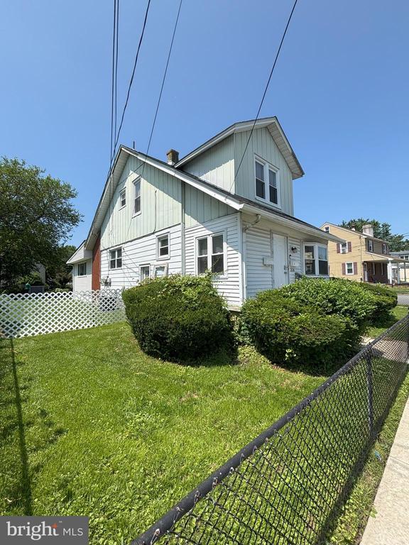 Building Photo - 2126 Redwood Ave