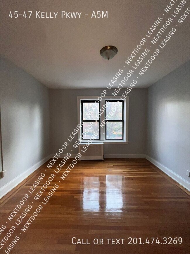 Foto del edificio - 45-47-47 Kelly Pkwy