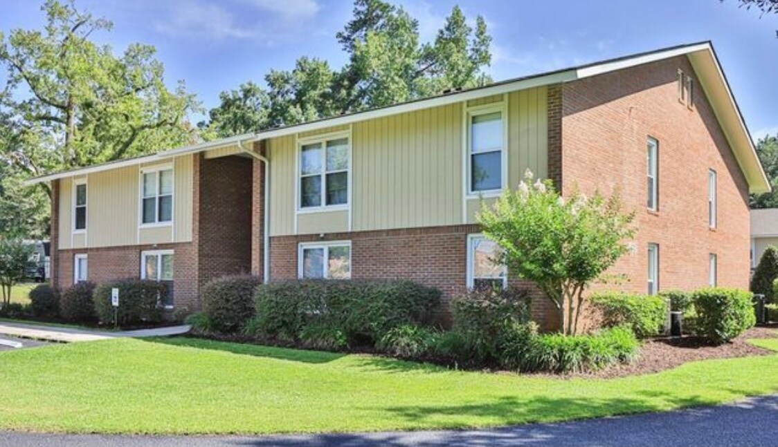 Primary Photo - 1015 Elm St