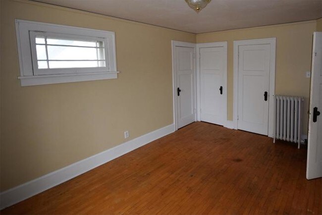 Building Photo - Spacious 3 Bedroom Single Family