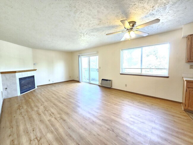 Foto del edificio - 12506 E 3rd Ave