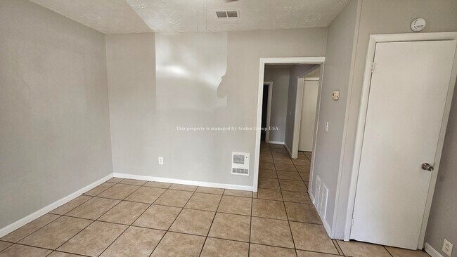 Foto del edificio - 2231 Spring Park Rd