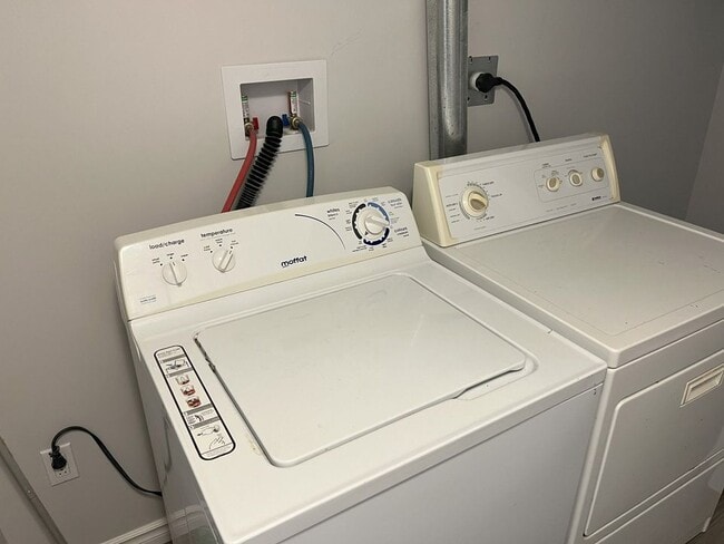 Building Photo - 259 Sidney St