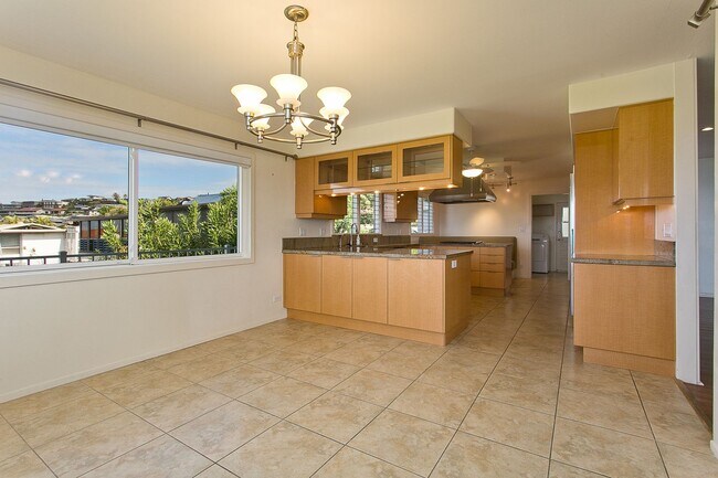 Foto del edificio - Beautiful Waialae Iki home 3 bedrooms 3 1/...