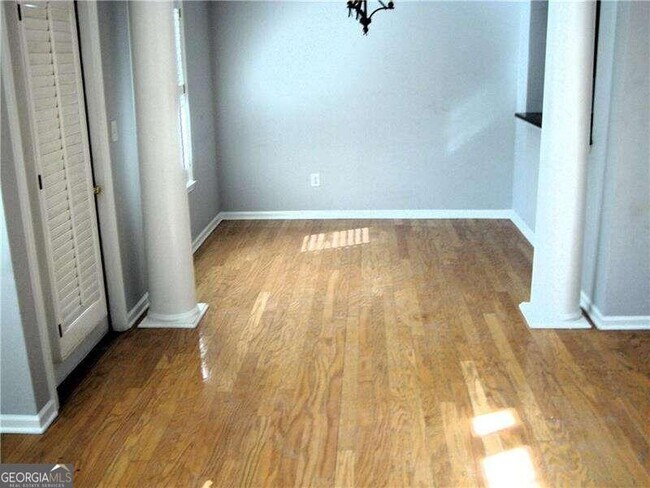 Foto del edificio - 220 Renaissance Pkwy NE