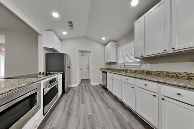 Building Photo - 14822 Carolina Falls Ln