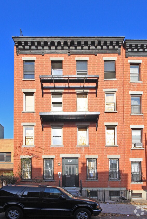 Primary Photo - 203 Luquer St 8