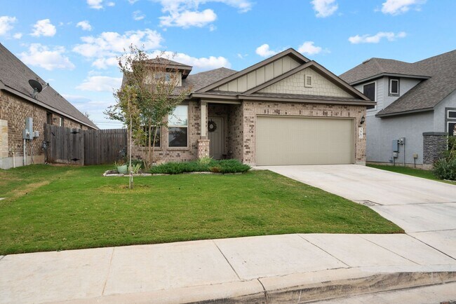 Building Photo - Charming Home Awaits: Spacious & Modern Li...