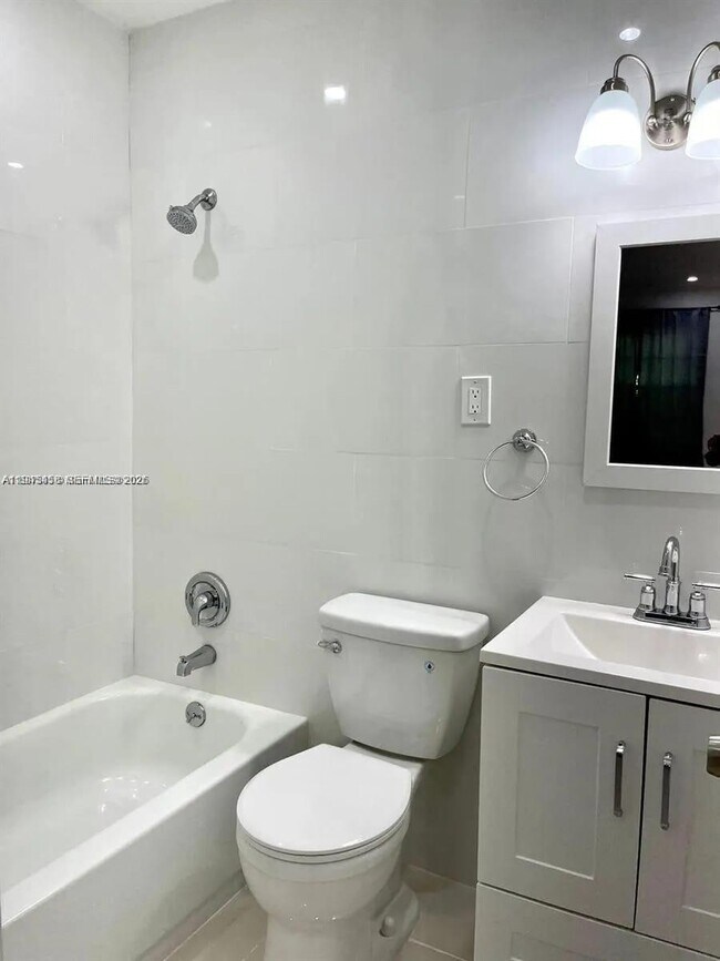 Foto del edificio - 725 NE 126th St