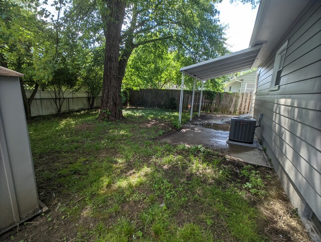 Building Photo - 2267 Belcher Dr