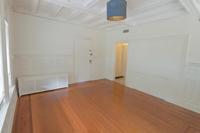 Foto del edificio - 44 Gifford Ave