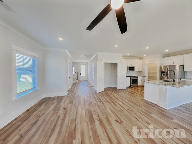 Foto del edificio - 544 Kingwood Ln