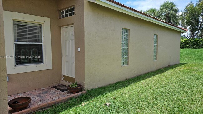 Foto del edificio - 17182 NW 13th St