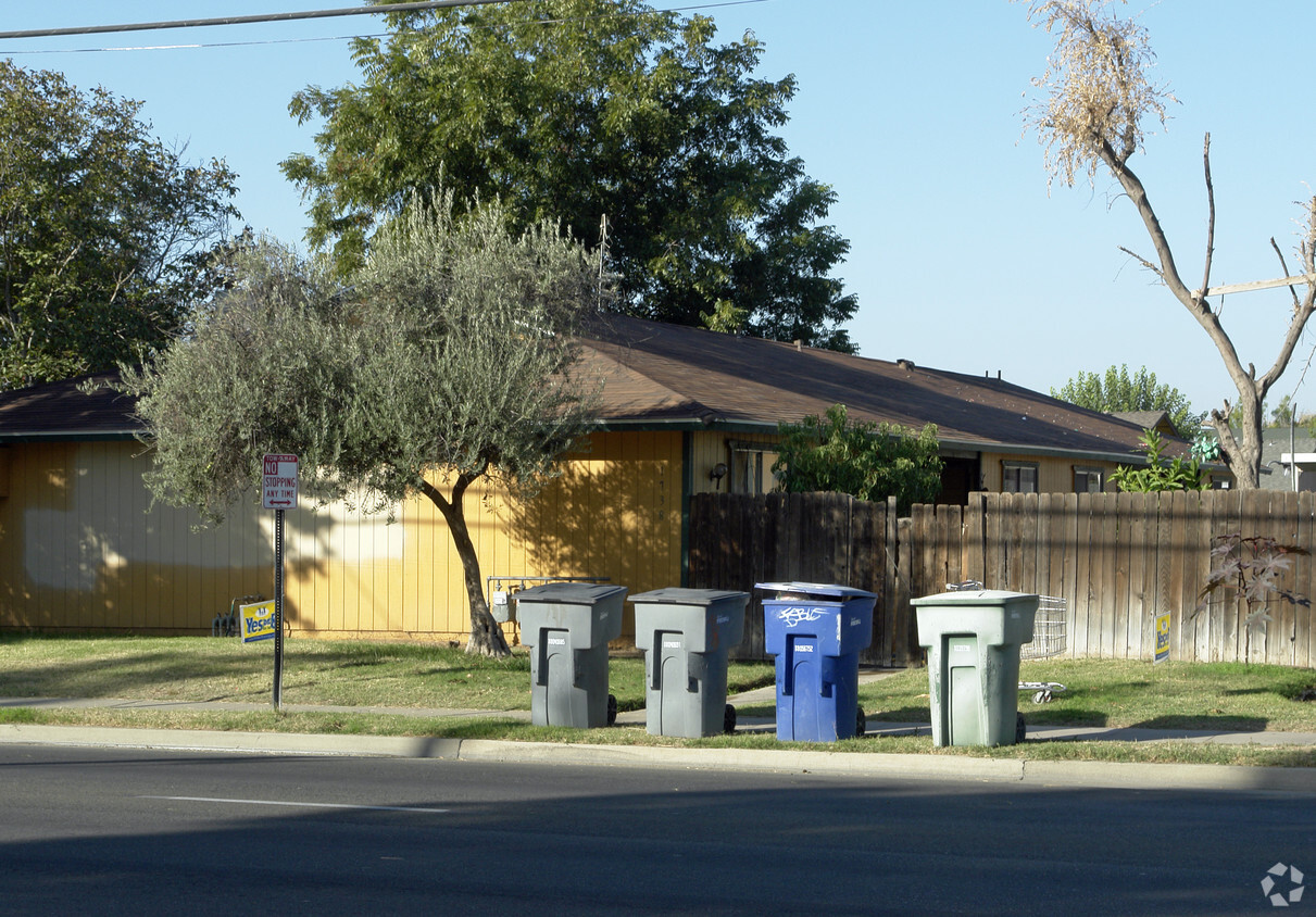 Building Photo - 1738 Cedar Ave