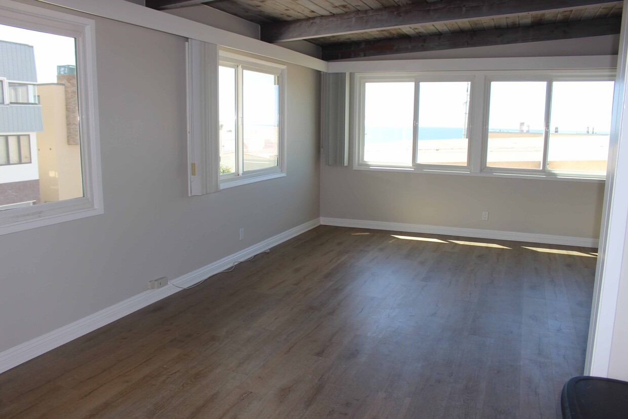 Living Room - 125 Rosecrans Ave