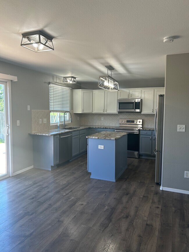 Building Photo - 3595 Heather Glen Dr