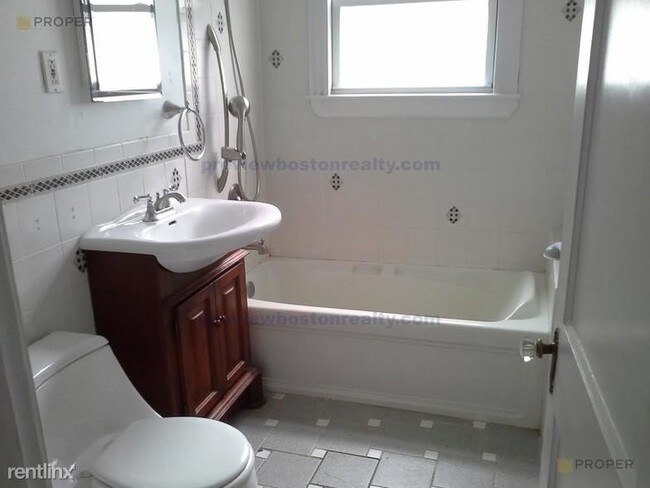 Building Photo - 33 Greycliff Rd