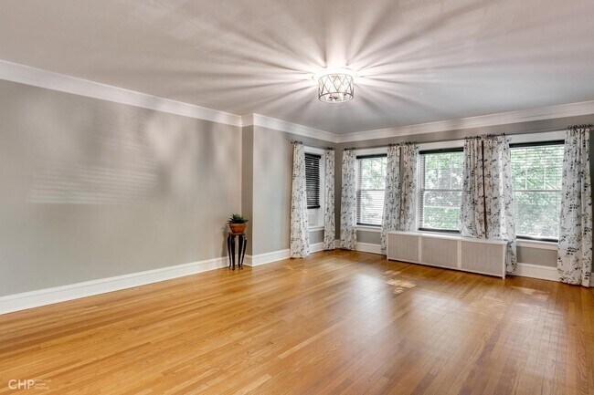 Foto del edificio - 7548 N Oakley Ave