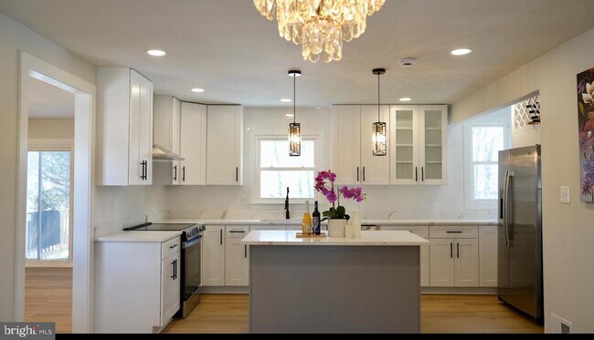 Foto del edificio - 5114 Montgomery Rd