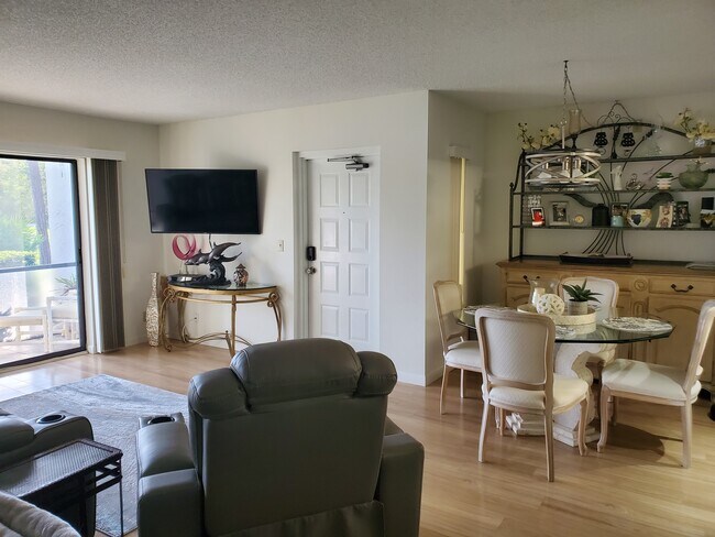 Foto del edificio - 2762 SW Matheson Ave