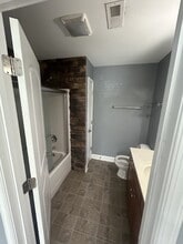 Building Photo - 98 Rowse Dr