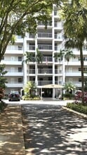 Building Photo - 605 Oaks Dr