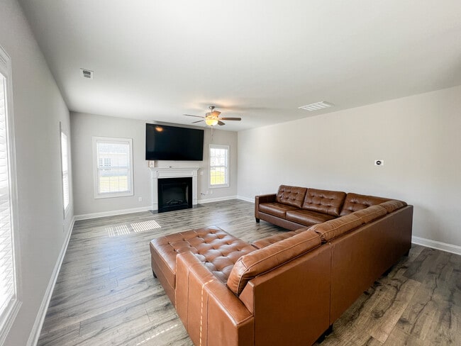 Foto del edificio - 172 Finch Ln