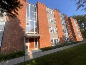 Building Photo - 2725 Central St