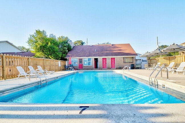 Swimming Pool - Clinton Place