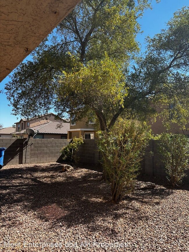 Building Photo - 3 br, 2.5 bath House - 6331 W FAWN DR