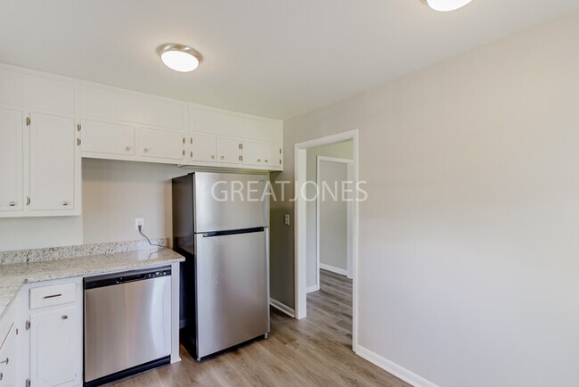 Building Photo - 5301 Hazelwood Rd