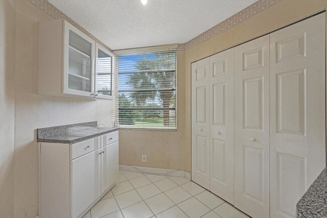 Building Photo - 9531 Seagrape Dr