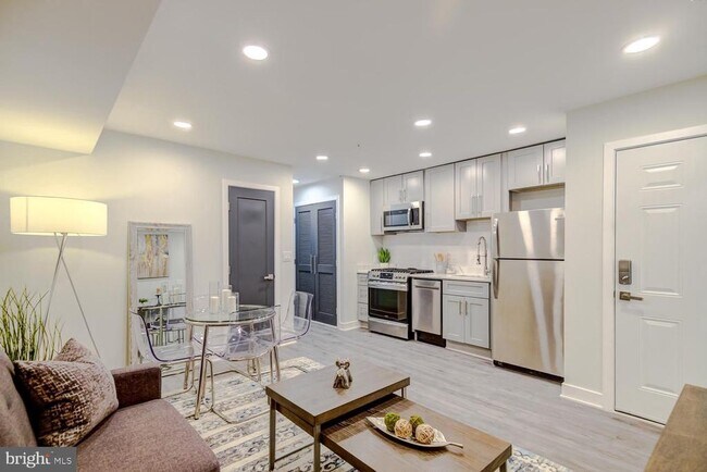 Foto del edificio - 1420 Eastern Ave NE