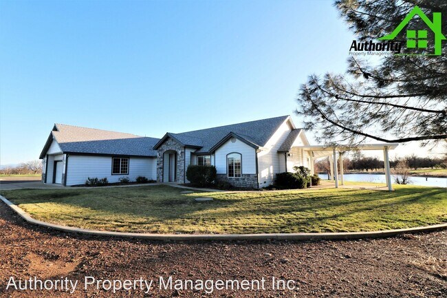 Foto del edificio - 3 br, 2 bath House - 21789 Seven Lakes Ln.