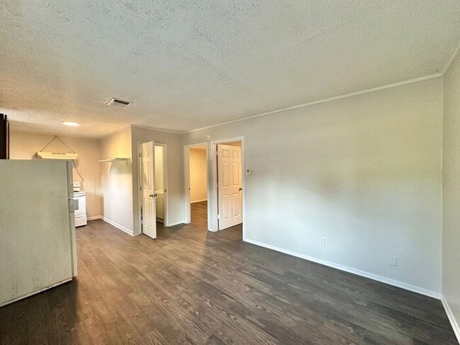 Foto del edificio - Available Now! 2 Bedroom, 1 Bath (Plus Bon...