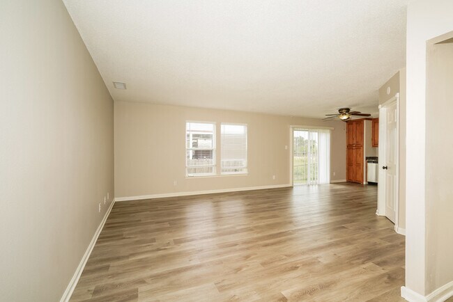 Foto del edificio - 6744 Everbloom Ln